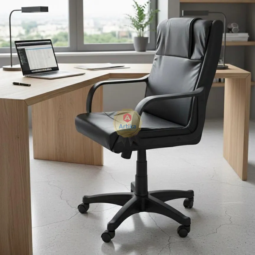 كرسي مكتب كلاسيكي من الجلد الأسود