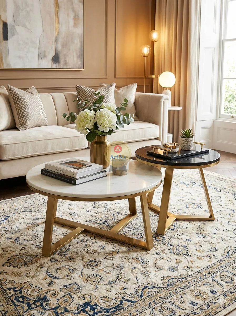 طقم طاولات ضيافة رخامية متباينة بقواعد ذهبية متقاطعة