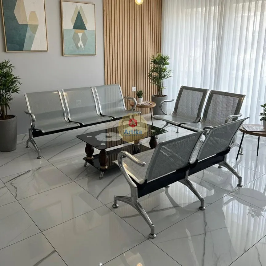 مقاعد انتظار معدنية "مطار" بتصميم مثقوب